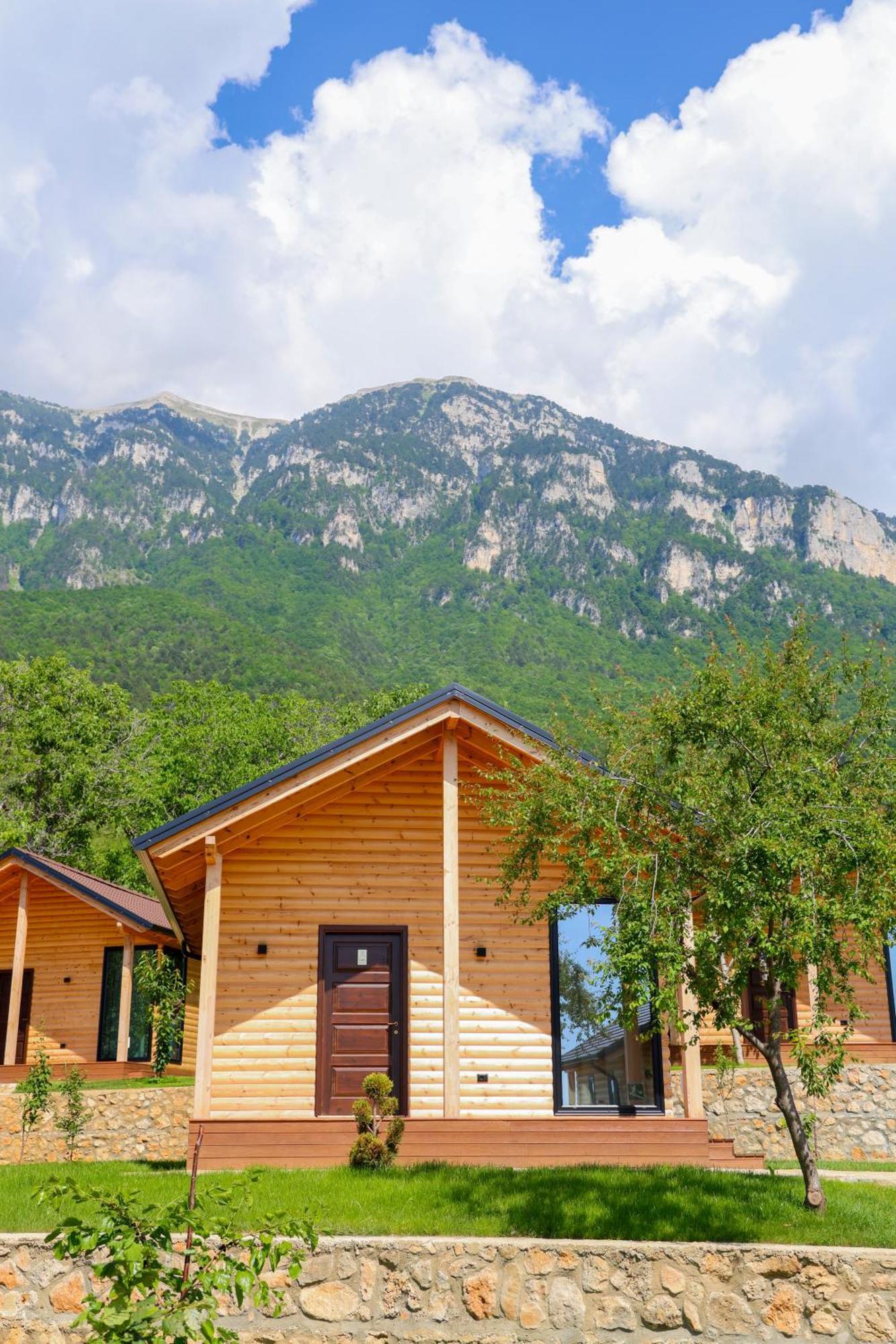 Bujtina Kapinova Hotel Берат Екстериор снимка