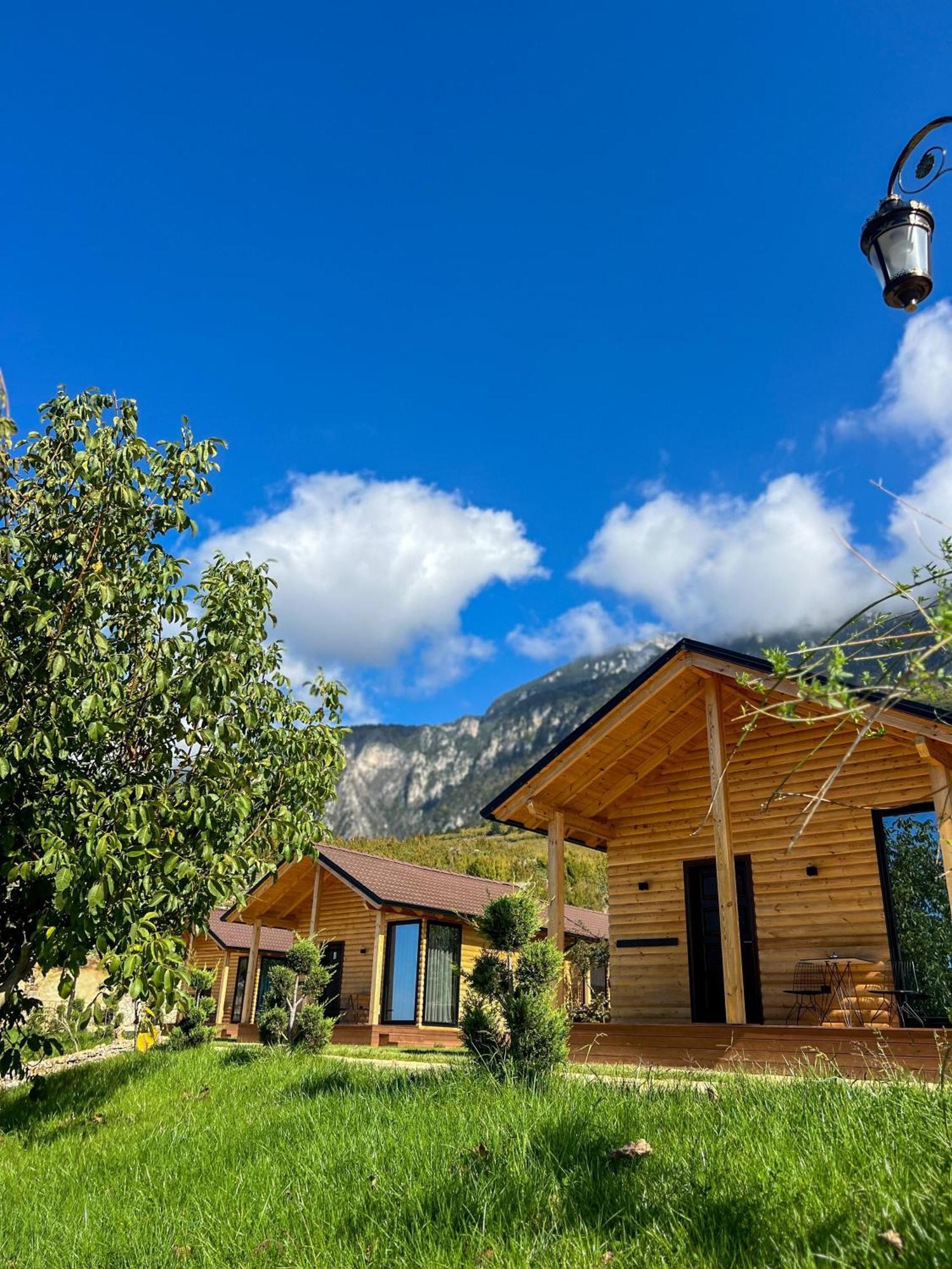 Bujtina Kapinova Hotel Берат Екстериор снимка
